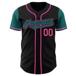 Twee op maat gemaakte authentieke honkbalshirts in zwart-blauwgroen-roze Twee op maat gemaakte authentieke honkbalshirts in zwart-blauwgroen-roze